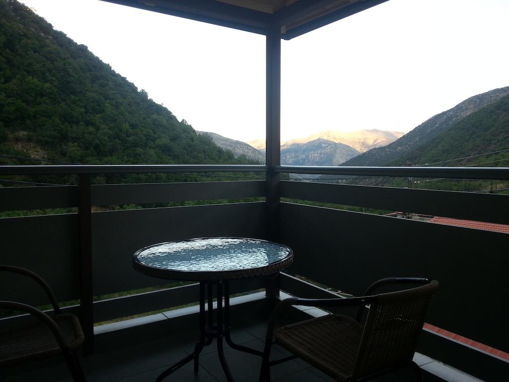 To Greki 3* Livartzi